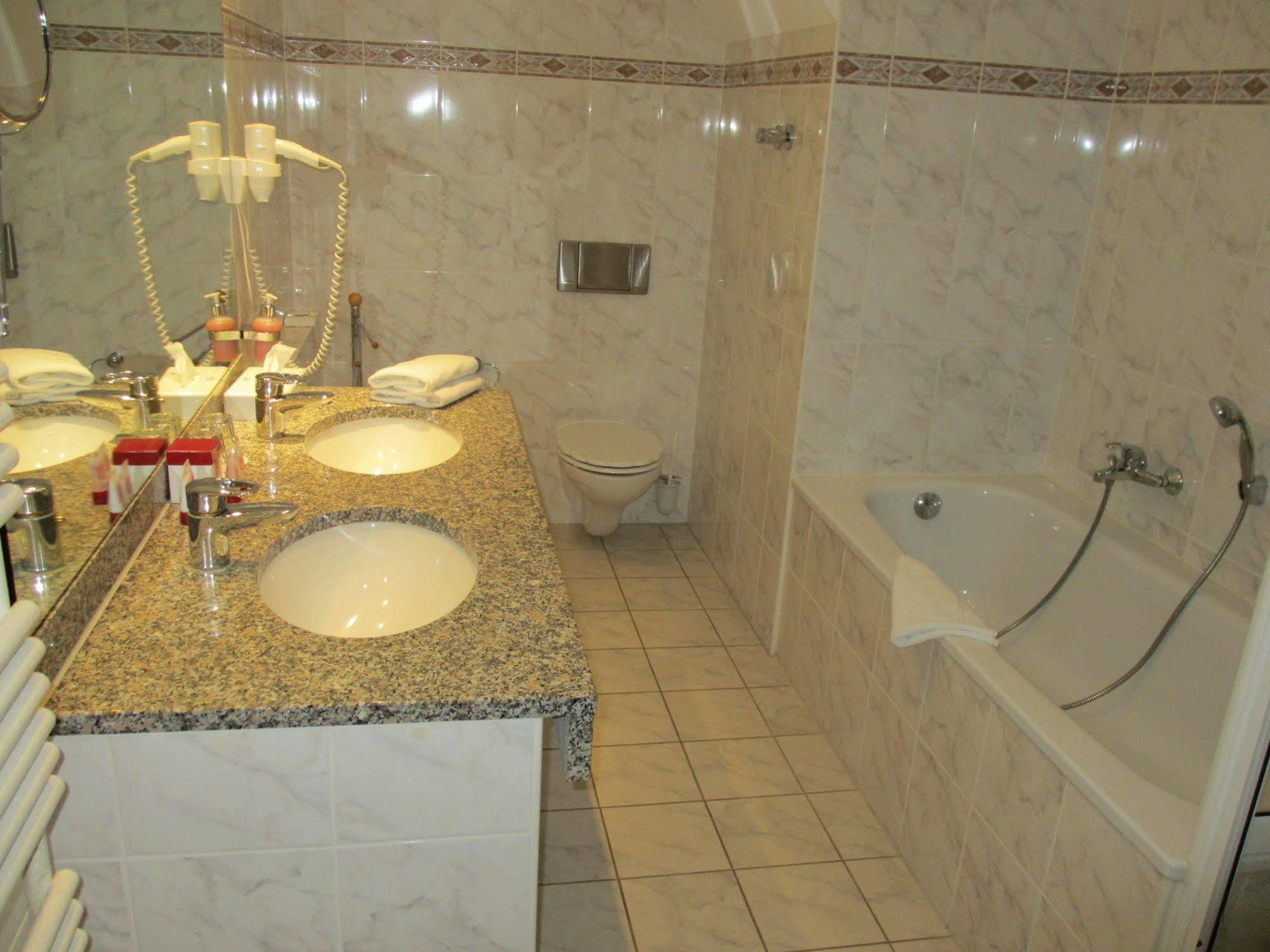Seehotel Schloss Клінк Екстер'єр фото