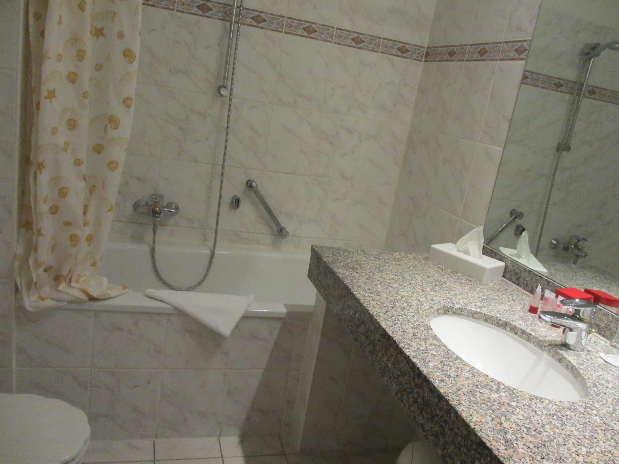 Seehotel Schloss Клінк Екстер'єр фото