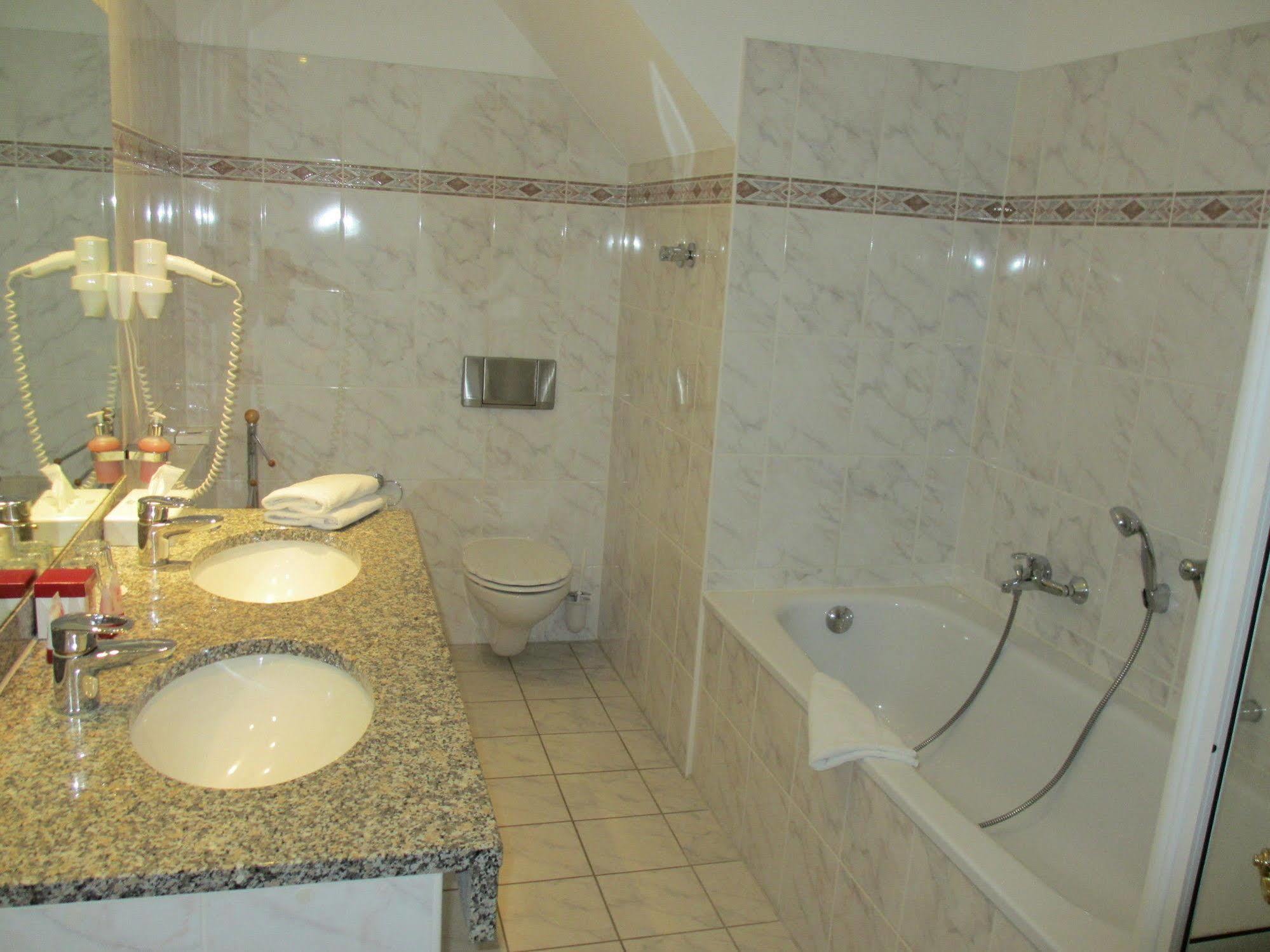 Seehotel Schloss Клінк Екстер'єр фото
